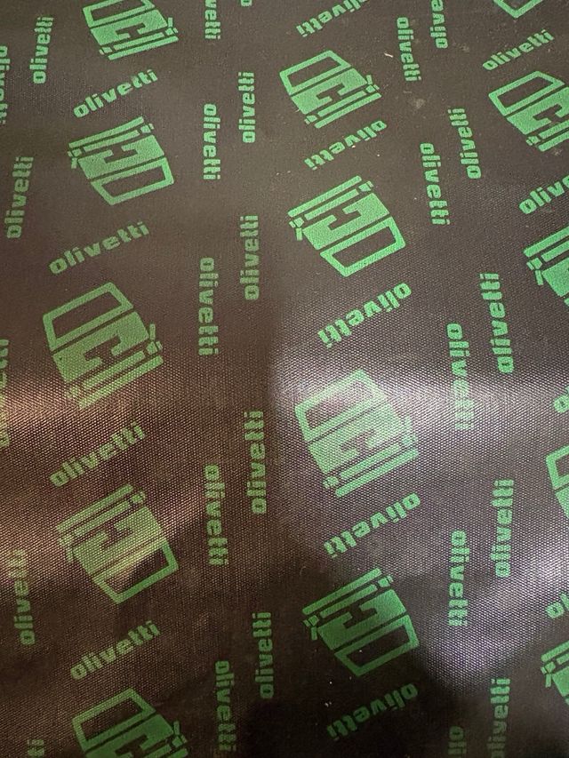 Máquina de escribir Olivetti College Roja