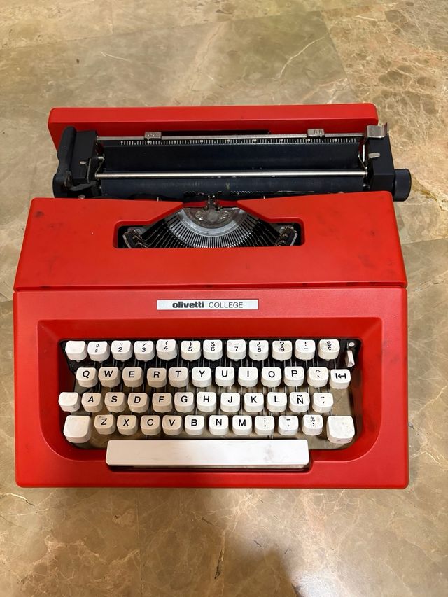 Máquina de escribir Olivetti College Roja