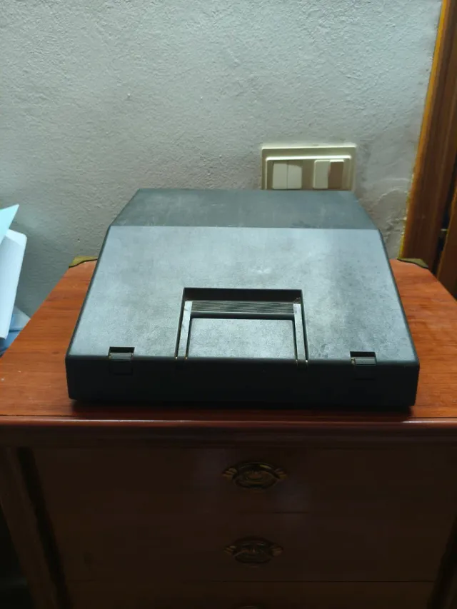 Máquina de escribir Olivetti Lettera 12