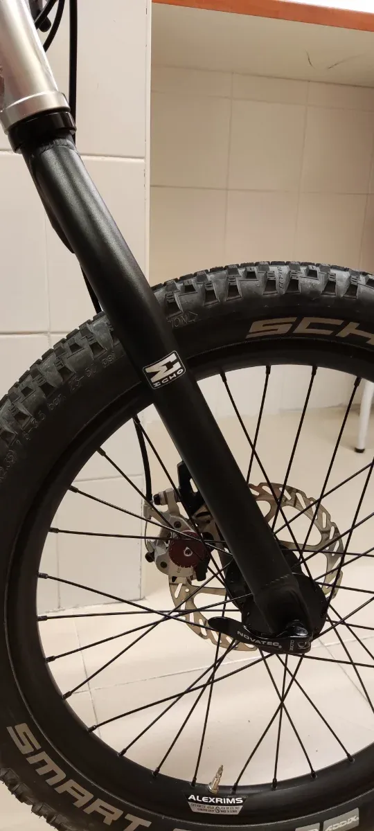 Bicicleta Commencal Ramones 20 montada a medida.