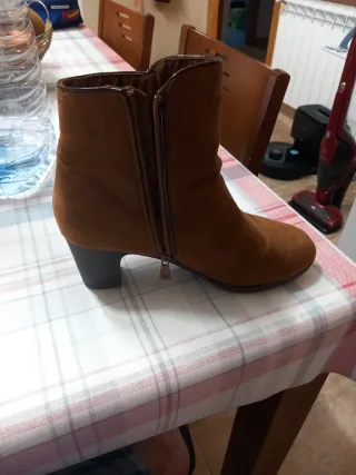 Botines de ante marrón