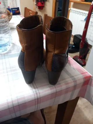 Botines de ante marrón