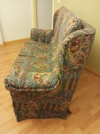 Sofá de tela grande. En Pontevedra.