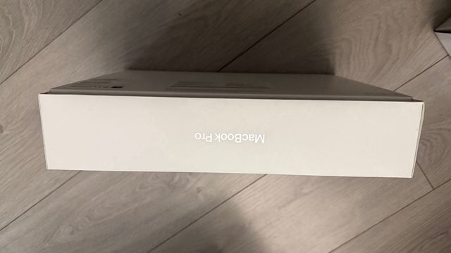 Caja MacBook Pro Apple vacía