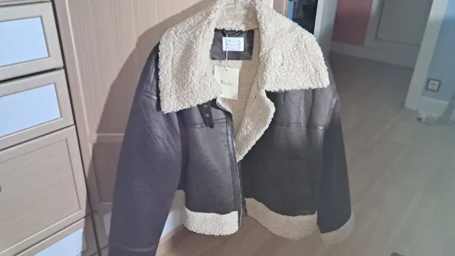 Chaqueta marrón forrada beige