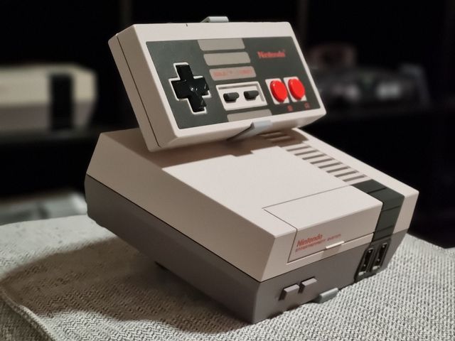 Supporto espositivo Nintendo NES Classic Mini