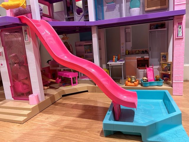 Casa Barbie Dreamhouse com elevador