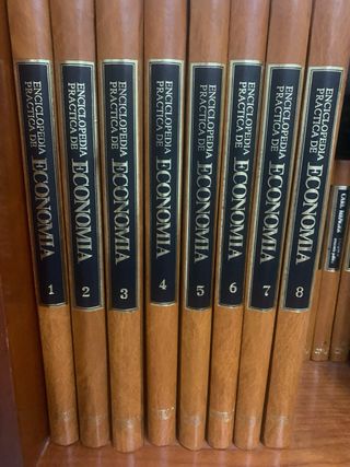 Enciclopedia economia 8 tomos mas 31 libros