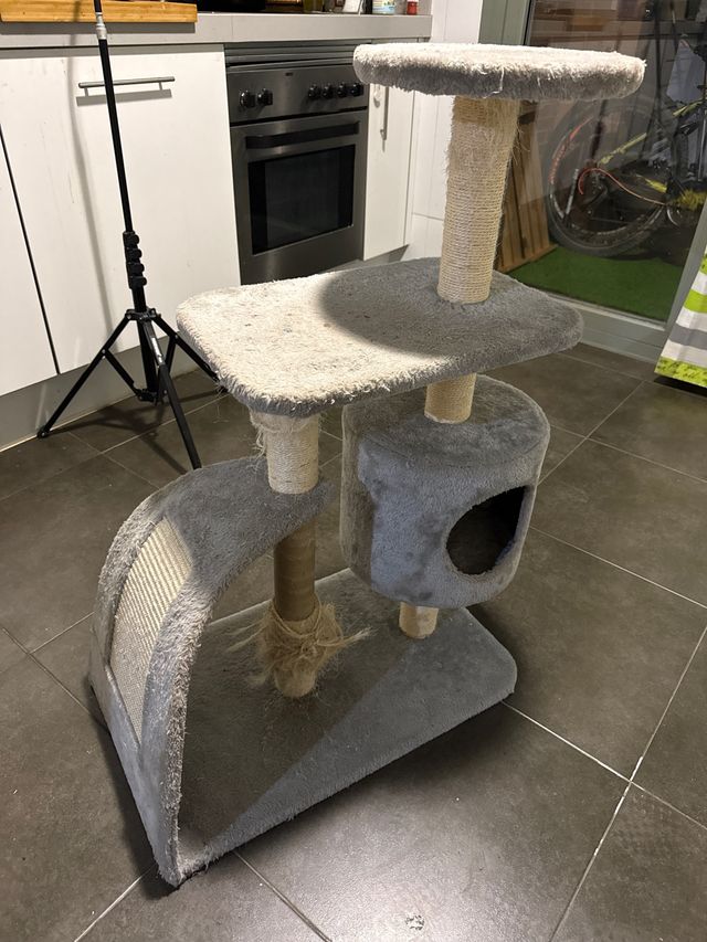 Casa para gatos de varios niveles