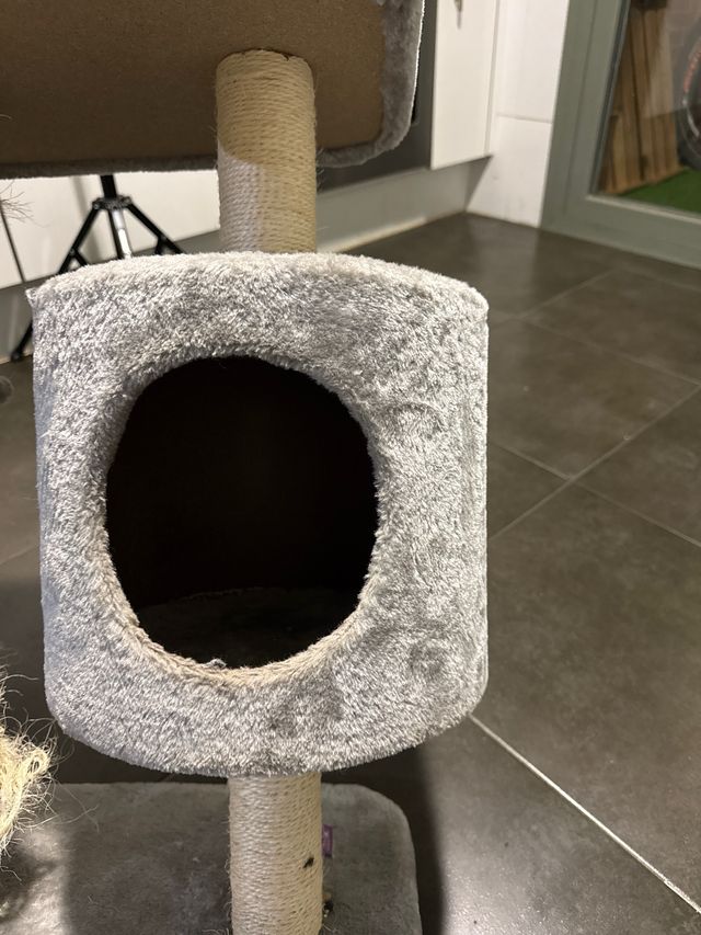 Casa para gatos de varios niveles