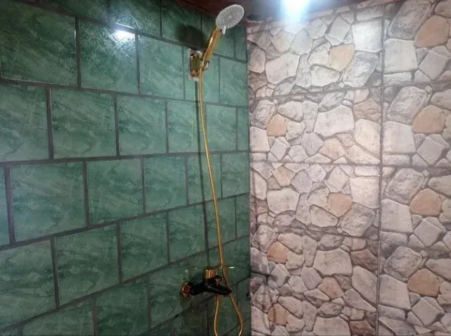 Grifo Ducha o bañera. Negro y Dorado. Nuevo