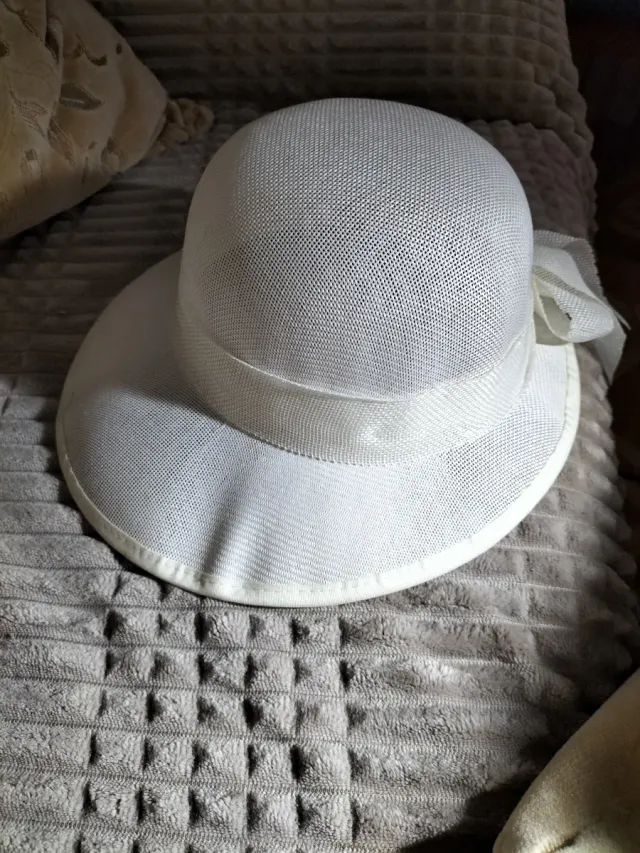 Pamela blanca con lazo