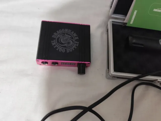 Maquina de tatuar dragonhawk y fuente