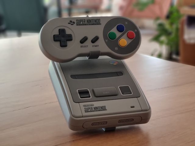 Supporto espositivo per SNES / Super Famicom Mini