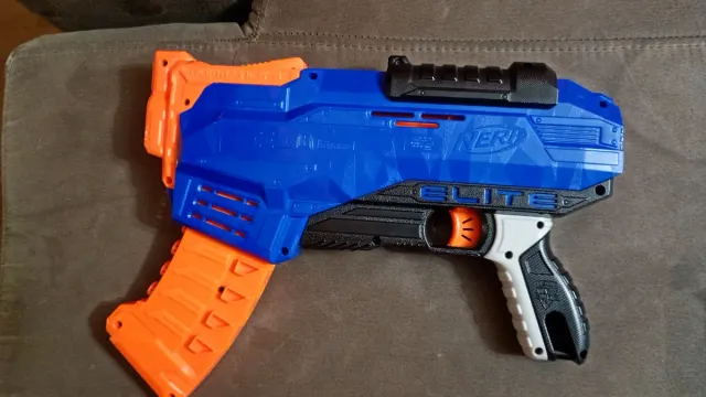 Pistola Nerf Elite Azul y Naranja