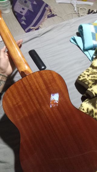 Guitarra española con funda