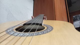 Guitarra española con funda