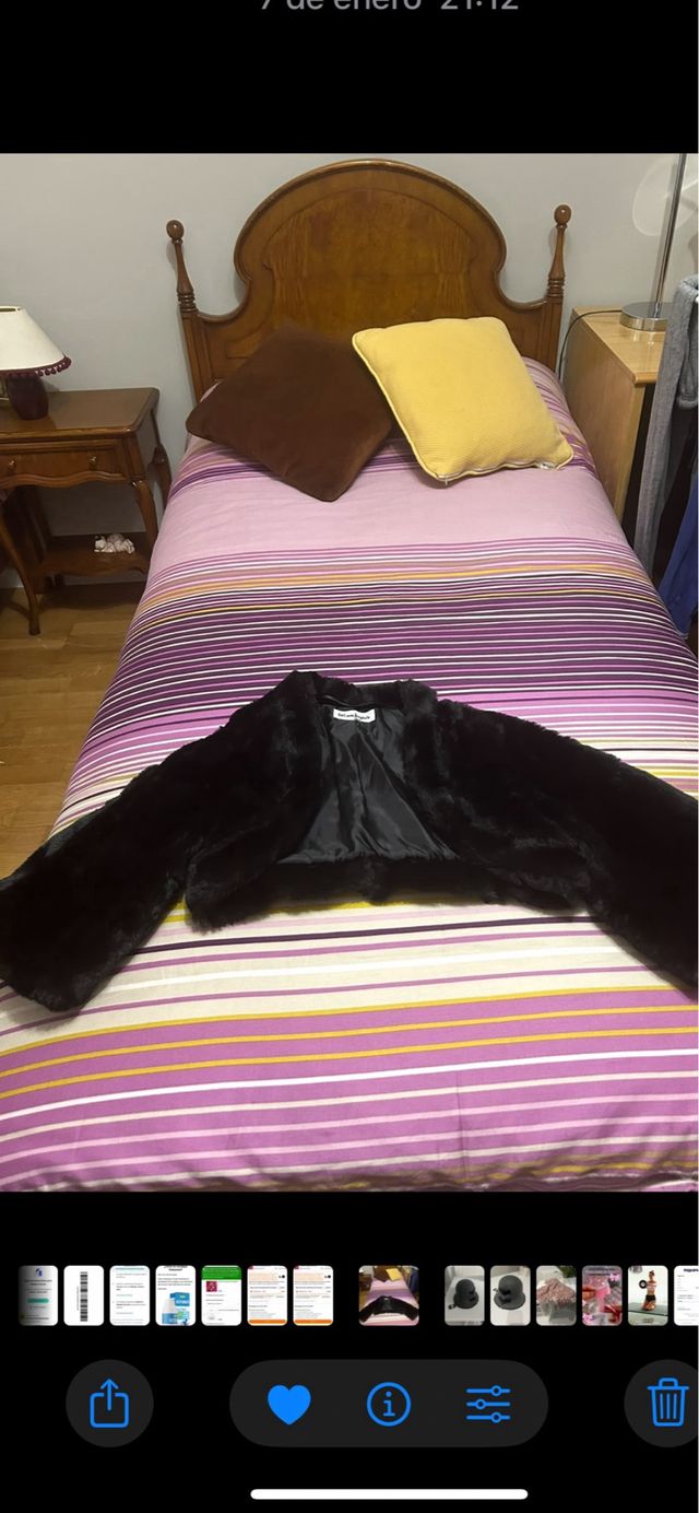 Chaqueta corta de piel negra