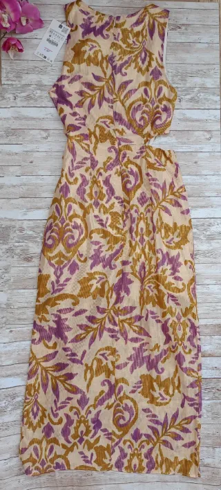 Vestido midi estampado hilo metalizado, ZARA.