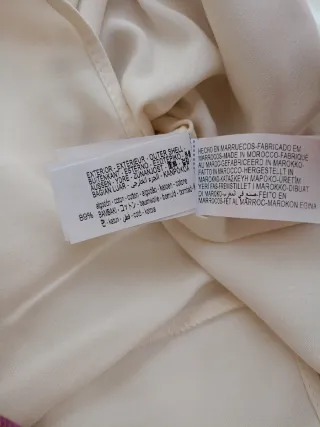 Vestido midi estampado hilo metalizado, ZARA.