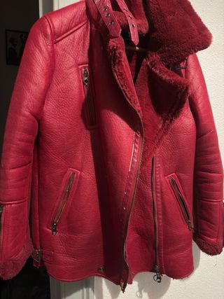 Chaqueta Bershka pelo sintético roja Talla M