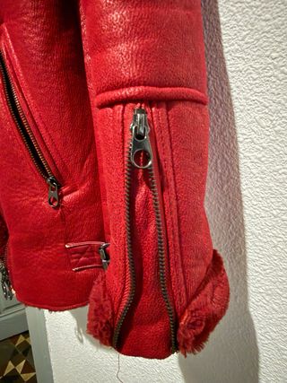 Chaqueta Bershka pelo sintético roja Talla M