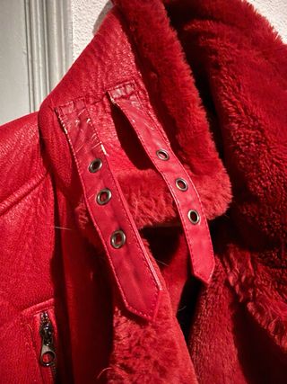Chaqueta Bershka pelo sintético roja Talla M