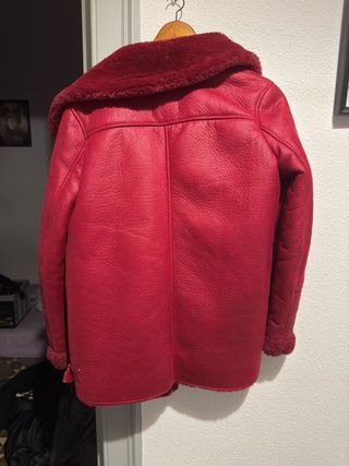 Chaqueta Bershka pelo sintético roja Talla M