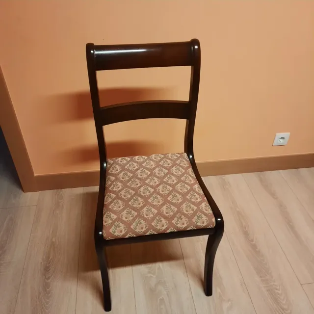 4 Sillas de Madera con Tapizado Floral