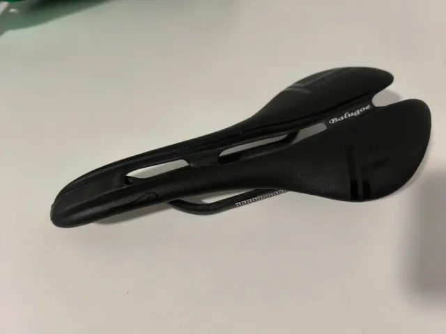 Sillín Balugoe carbono ultraligero