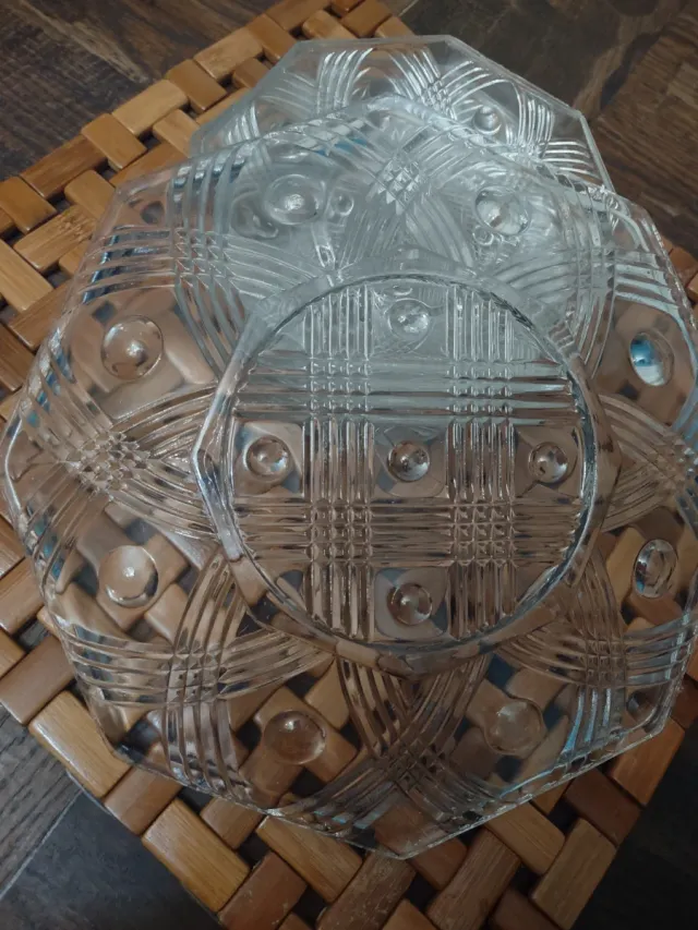 Platillos con fuente,vintage,de vidrio tallado.