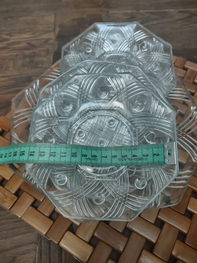 Platillos con fuente,vintage,de vidrio tallado.