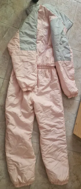 Mono de esquí rosa y gris