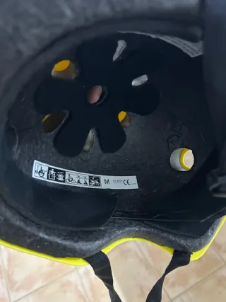 Casco infantil amarillo