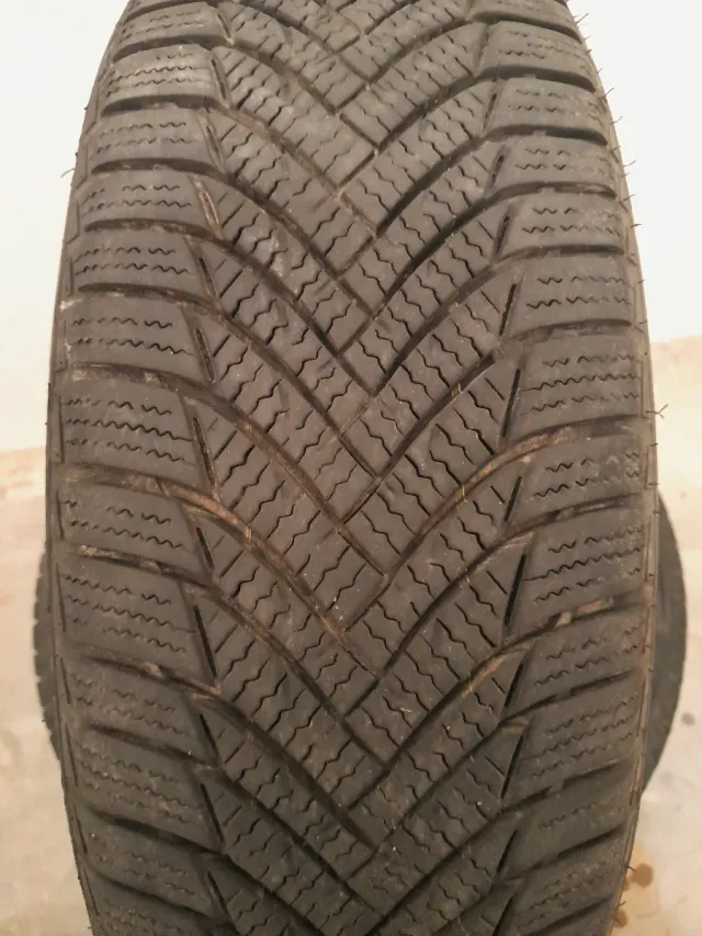 Neumáticos de invierno 195 65 R15 poco usados