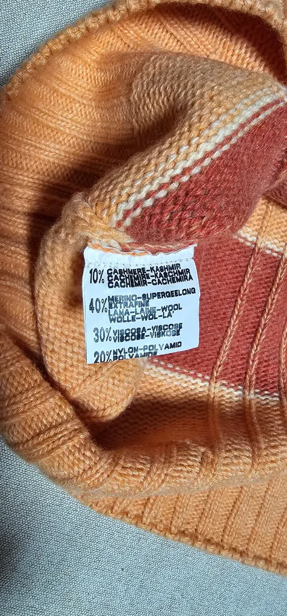 Jersey cuello pico naranja