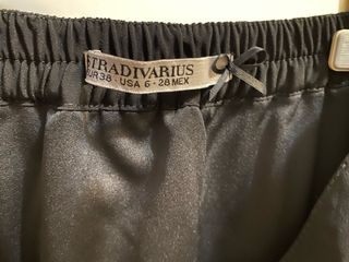 Falda mini negra con lentejuelas doradas