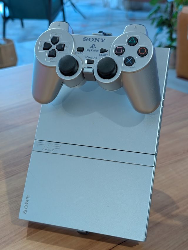 Supporto espositivo Sony PlayStation 2 Slim