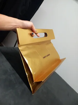 Busta Saint Laurent dorata 29x30cm