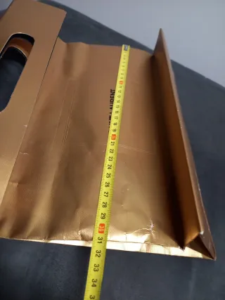 Busta Saint Laurent dorata 29x30cm