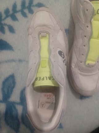 Zapatos Scalpers blancos y amarillos