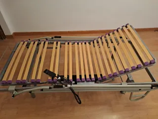 Se vende cama articulada con colchón incluido.