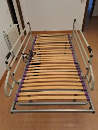 Se vende cama articulada con colchón incluido.