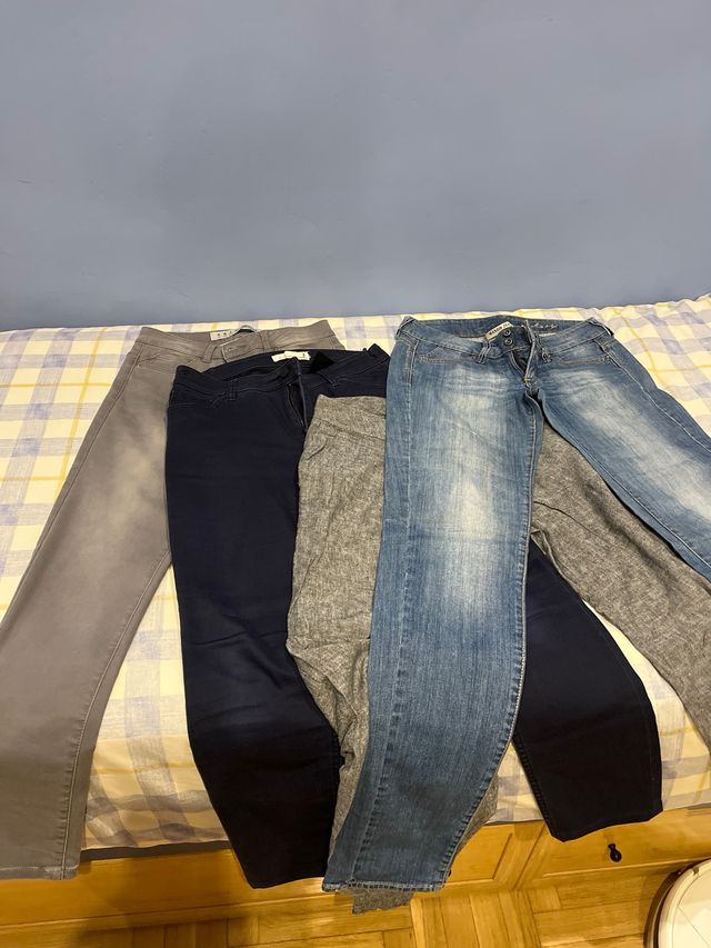 Pantalones vaqueros y grises