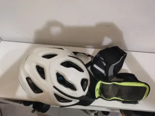 Casco Bicicleta Blanco y Negro
