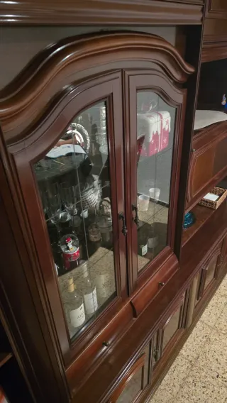 Mueble de salón madera oscura