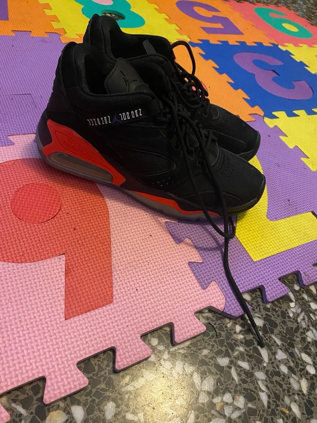 Deportivas Jordan Negras Talla 42.5