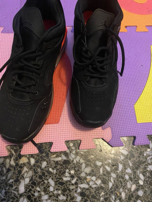 Deportivas Jordan Negras Talla 42.5