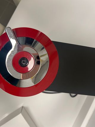 Cafetera Nespresso Vertuo Roja Impecable