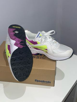 Zapatillas Reebok Vintage Amarilla y Morada